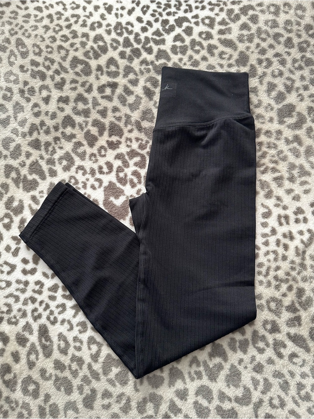 PINK Victoria’s Secret Active Ribbed Seamless Leggings in Black Size Medium